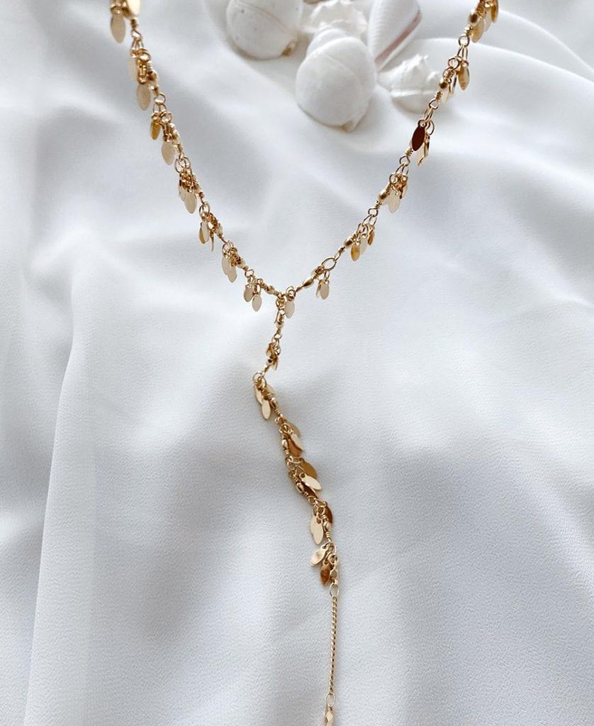 שרשרת עניבה בציפוי זהב מדגם פרי.